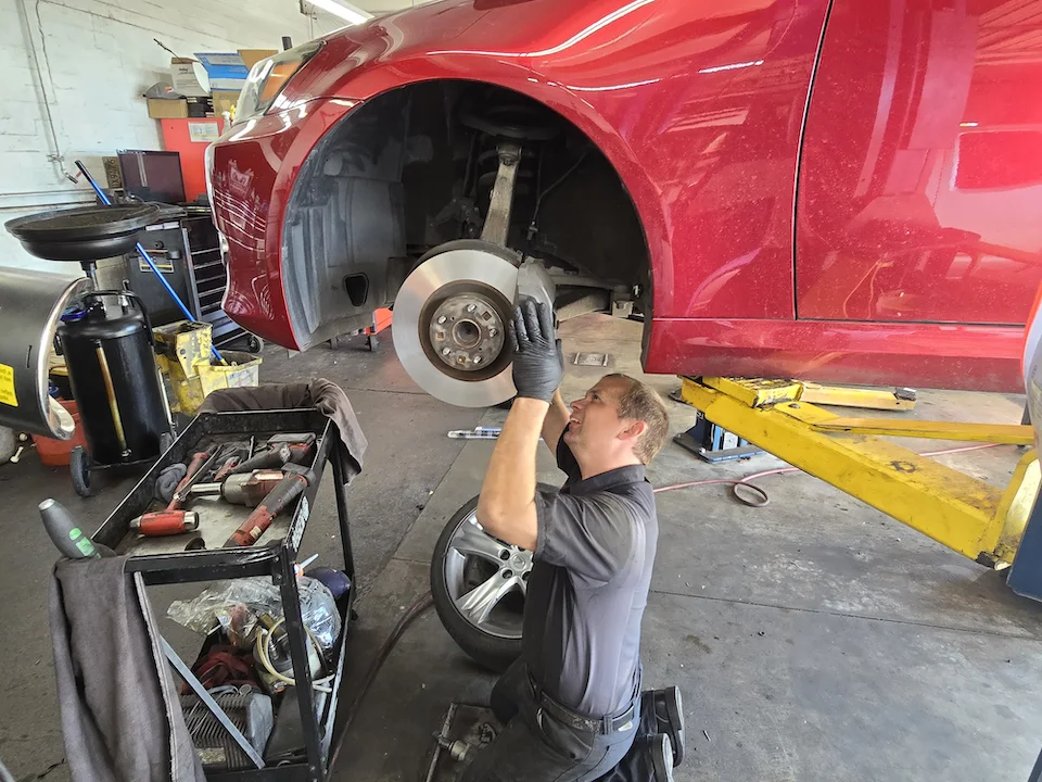 h&i automotive technician working on brake job